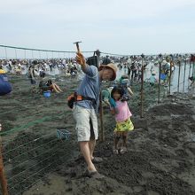 網で会場が仕切られていますが、移動は自由