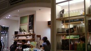 かわいくて実用的なお店。