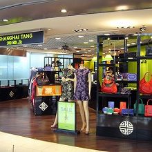 空港内2店舗とも好立地です。