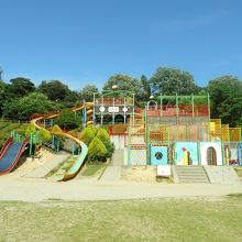 デイキャンプ場にも子供向け遊具施設があります。