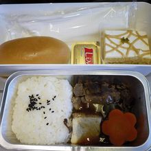 往路機内食２回目。