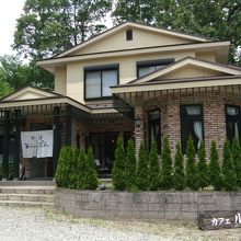 那須テディベアミュージアムの前にあります 