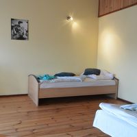 ベッドは２台あるが両方ヘタっている