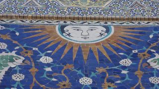 イスラーム教義に反し人面が描かれている