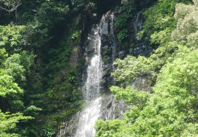 祇園の滝入口にかかる二つの高瀑『椎尾の滝』＆『鉤掛滝』