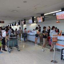 成田のカウンターはＦ．