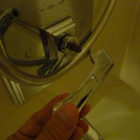 落ちてきたシャワーのハンドル