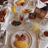 ルームサービスの朝食