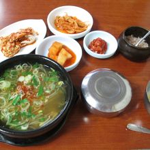 パンチャに半分火が通った玉子