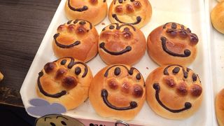 子供から大人まで親しみやすいパン屋さん