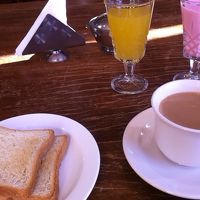 朝食は三階の部屋で。