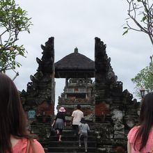 心を浄化してくれる割れ門