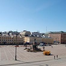 大聖堂から元老院広場を眺められます