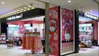 ここの空港にもキティちゃんがあります