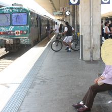 私は船で来たので、フィレンツェとは反対のリボルノまで電車に。