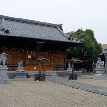 境内の拝殿・秋葉神社全景。