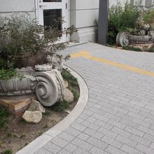 建物周囲にこんなものも