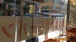 何故か食パン一切れ…