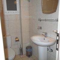 小さな洗面台。使いづらい