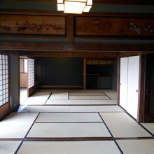 2階日本間。手前から控の間・次の間・客間。