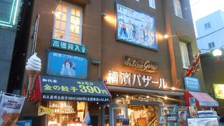 こじゃれたアンティークショップ