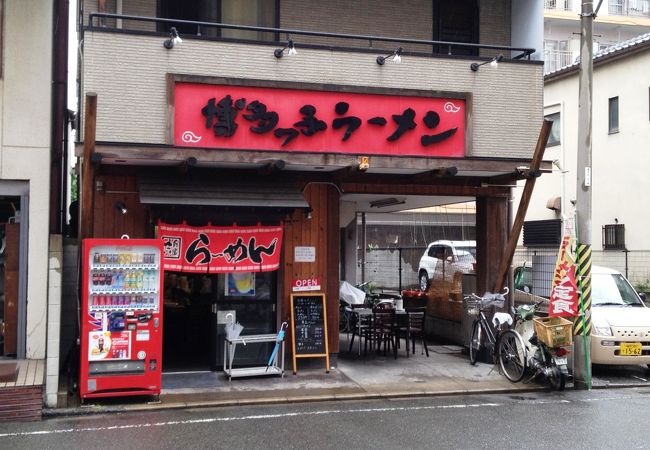 奈良屋町のとんこつラーメン店です