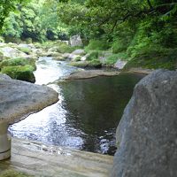 男女混浴の露天風呂。女性はタオル着用OKです。