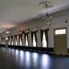 旧善通寺偕行社のホールは利用可能