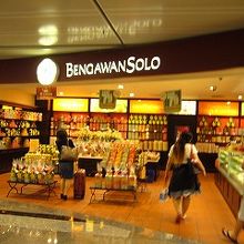 雰囲気良い店構えです。