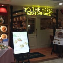 LUMINEのレストランではリーズナブル。