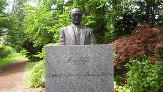 北海道大学のキャンパスにあります。