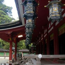 国宝拝殿の釣燈籠。