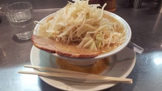 ボリューム満点のとんこつラーメン