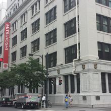 歴史感じる建物です。