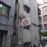 古い６階建てのビル