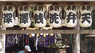 箱根登山鉄道塔ノ沢駅構内の弁天様