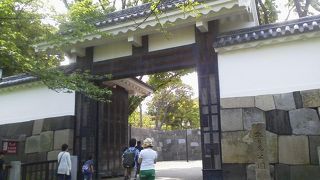 北の丸公園、日本武道館の入口「田安門橋」～北の丸公園～