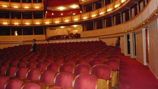 ウィーン国立歌劇場、普段着での立ち見席に挑戦だ