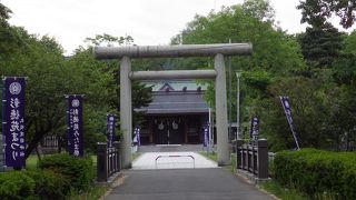 訪れる人もなくホントに静かな場所にあります。