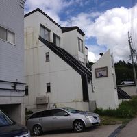 建物はちょっと古い