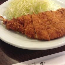 こちらは若鶏のチキンカツ。美味。