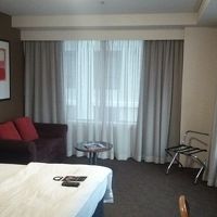 ホテルの客室。快適ですね。