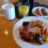 ホテルの朝食は、止められません。