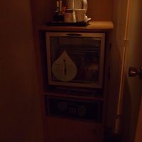 コーヒーセットと冷蔵庫