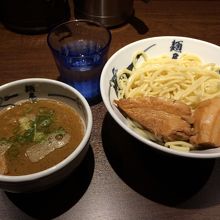 つけ麺に角煮のトッピング