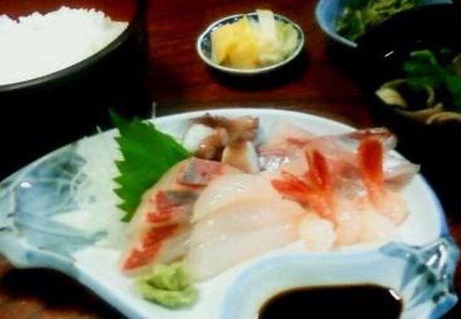 焼鯖が有名。でも、刺身定食も美味しかった。