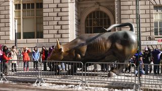 記念撮影したい人で行列ができています