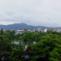 お部屋からは藻岩山と中島公園が見えました。