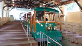 展望車のあるケーブルカー