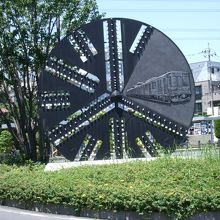 JR武蔵野線東川口駅前（北口）ロータリーのモニュメント